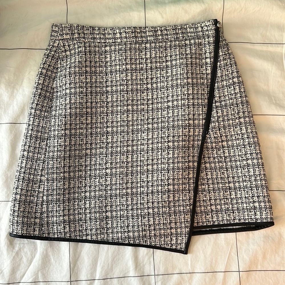 Club Monaco Tweed skirt
